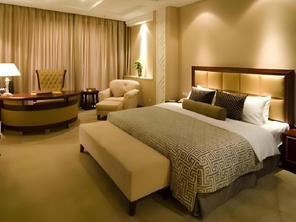 Nanchang Galactic Peace International Hotel Exterior photo