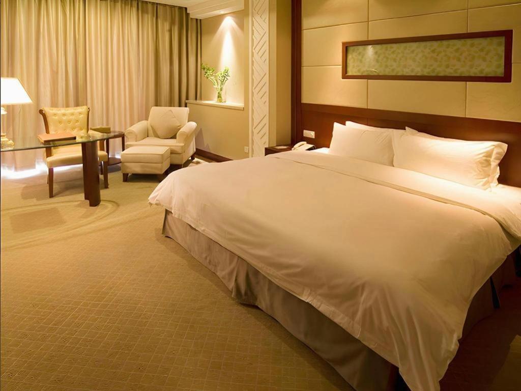 Nanchang Galactic Peace International Hotel Exterior photo